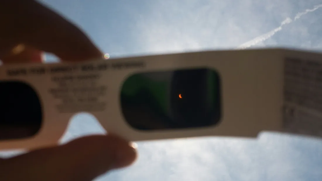 Éclipse solaire du 12 août : la ruée vers les lunettes de...