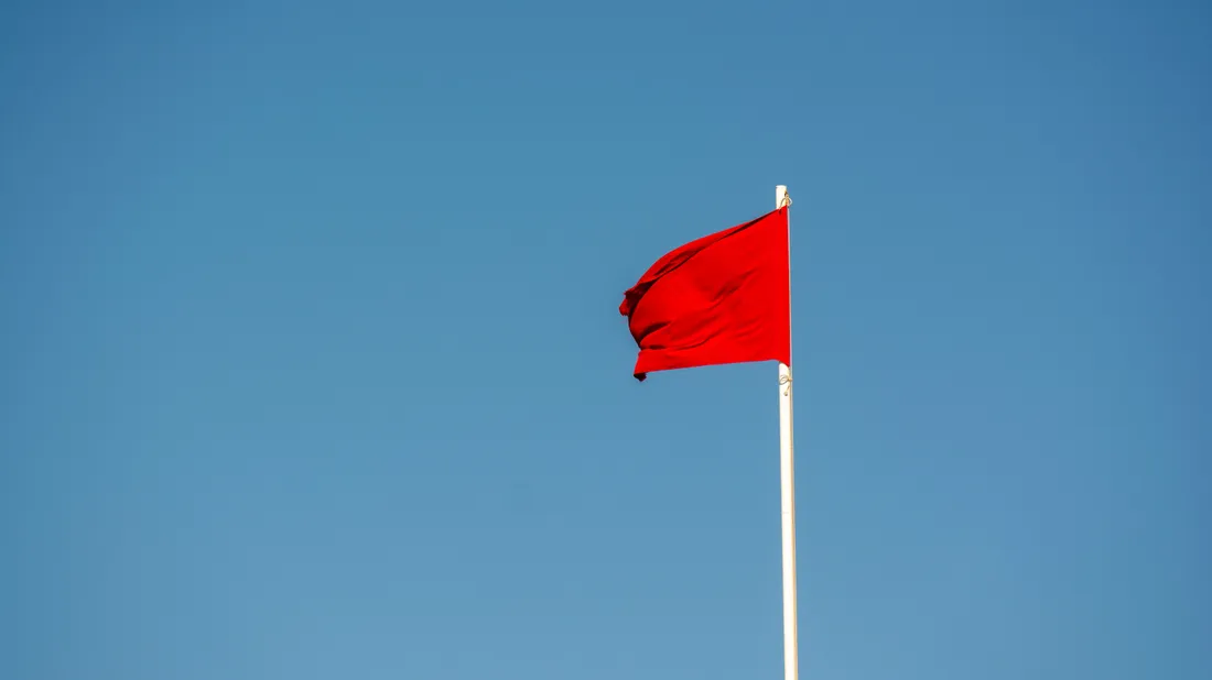 A quoi correspondent les couleurs des drapeaux sur les plages...