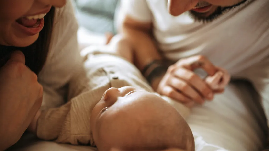 Nouveau congé de naissance : ce qui change pour les parents et les...
