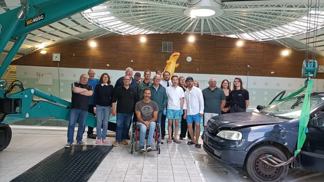 Pour une vidéo, une voiture immergée dans une piscine euroise