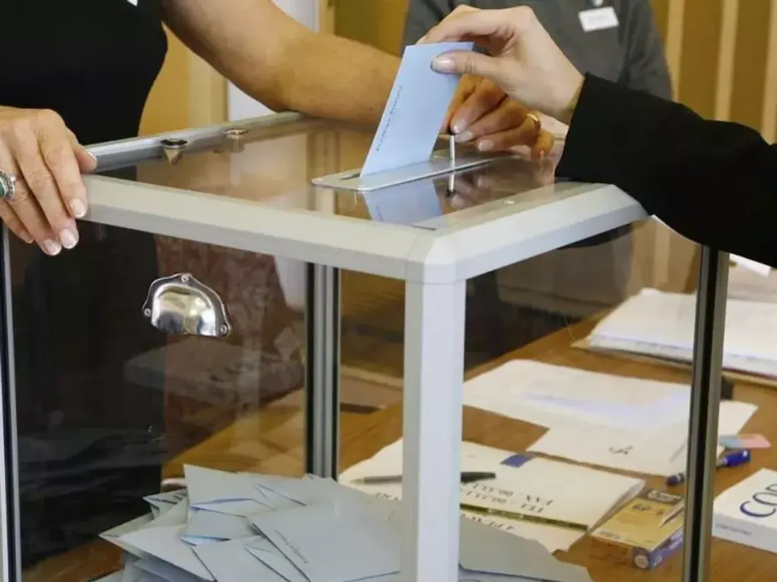 Municipales en France: alliances et tensions avant le second tour