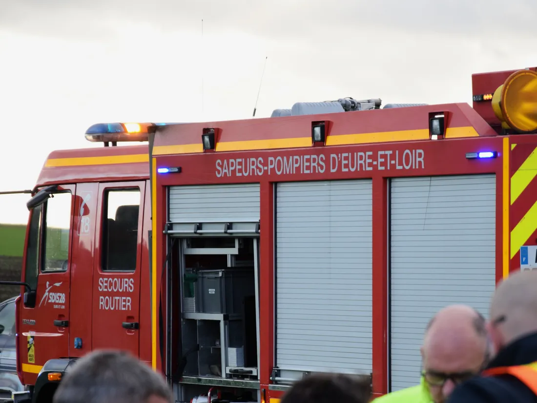 Utilitaire et voiture se percutent sur la D2020, circulation à l'arrêt