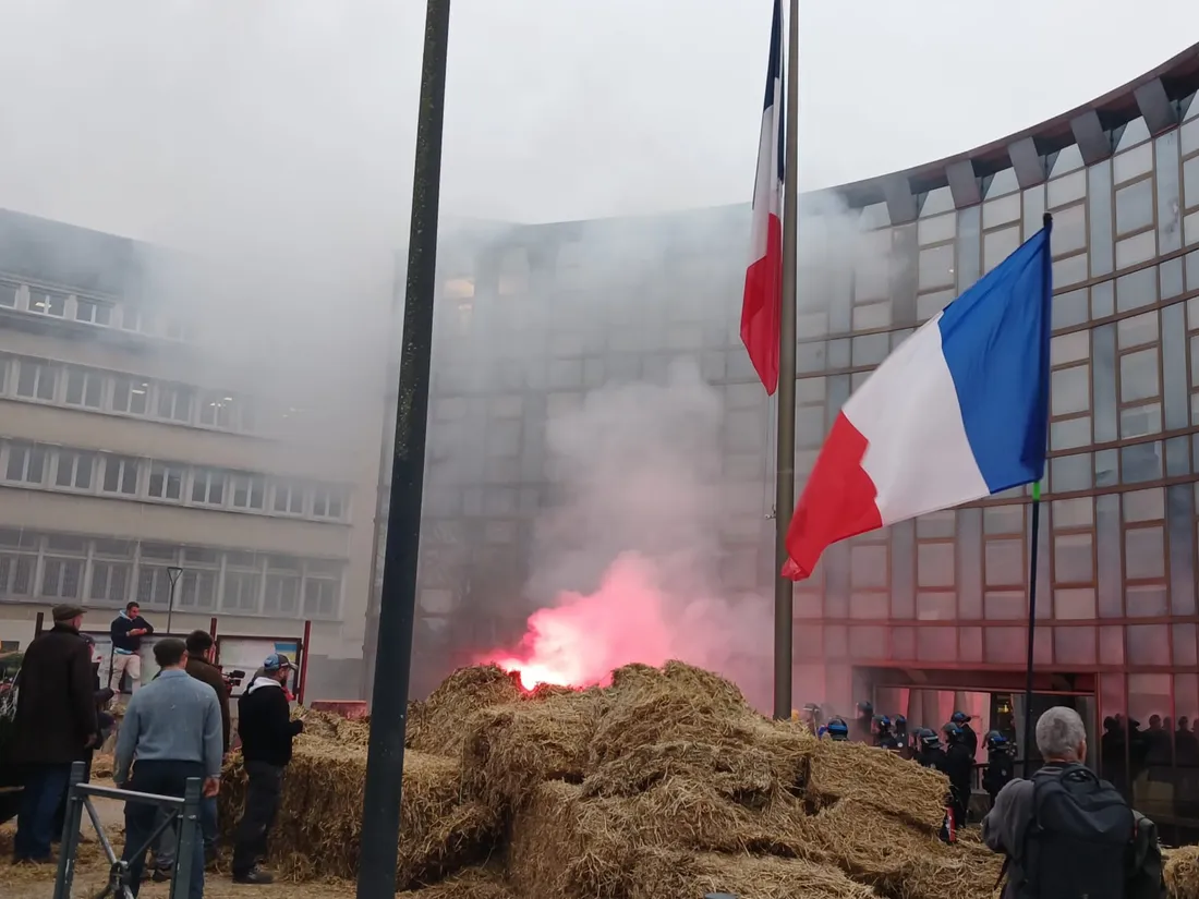 🔊 « On en a marre » une atmosphère brûlante lors de la...
