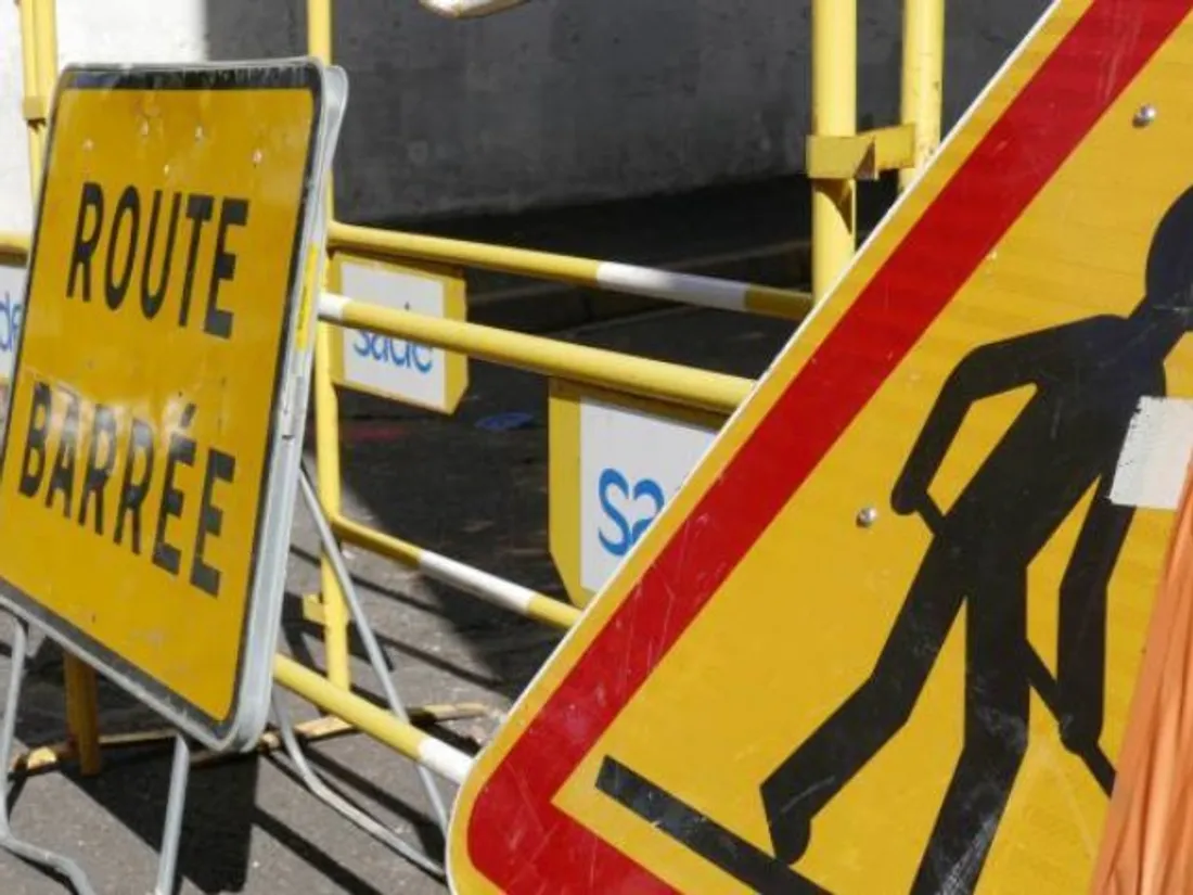 La route de Jumeaux "défoncée" par les camions à Jallans