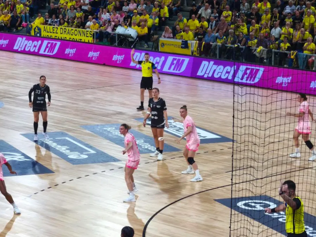 Coup dur pour le Metz Handball : Lylou Borg blessée au pied lors de...
