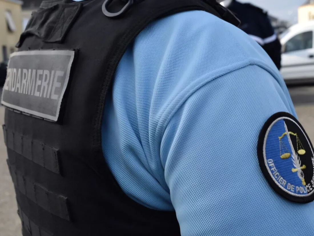 Un gendarme entre la vie et la mort après avoir sauté du pont de...