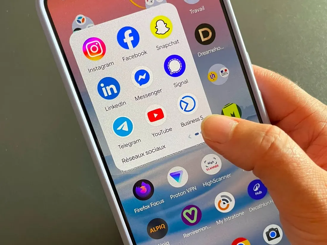 Les réseaux sociaux seront-ils vraiment interdits au moins de 15...