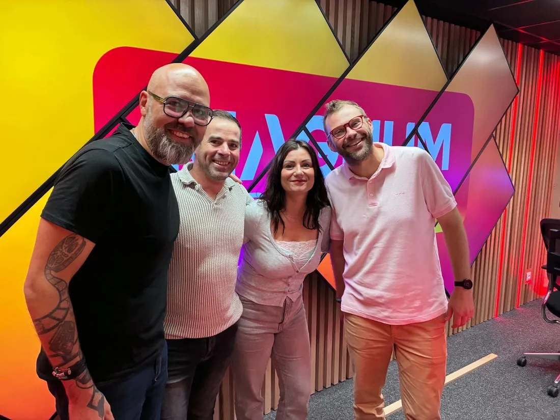 STEPHANE ET NEJLA DE L'AMOUR EST DANS LE PRÉ