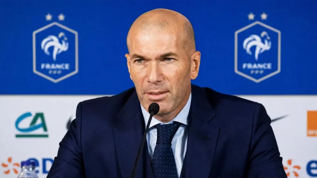 Zinédine Zidane officiellement nommé sélectionneur de l'équipe de...