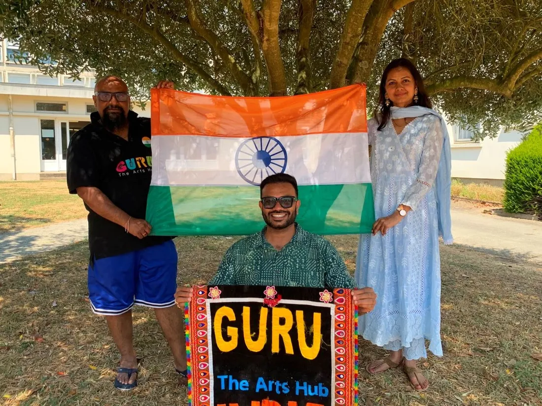 Segré-en-Anjou Bleu. Stars en Inde, ils se produisent sur la scène...