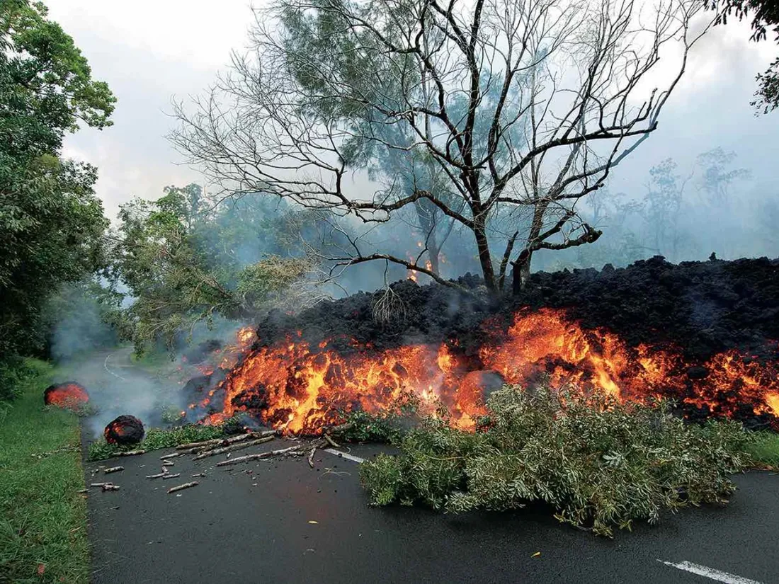 La Reunion :  pour la première fois depuis 2007, la lave du Piton...