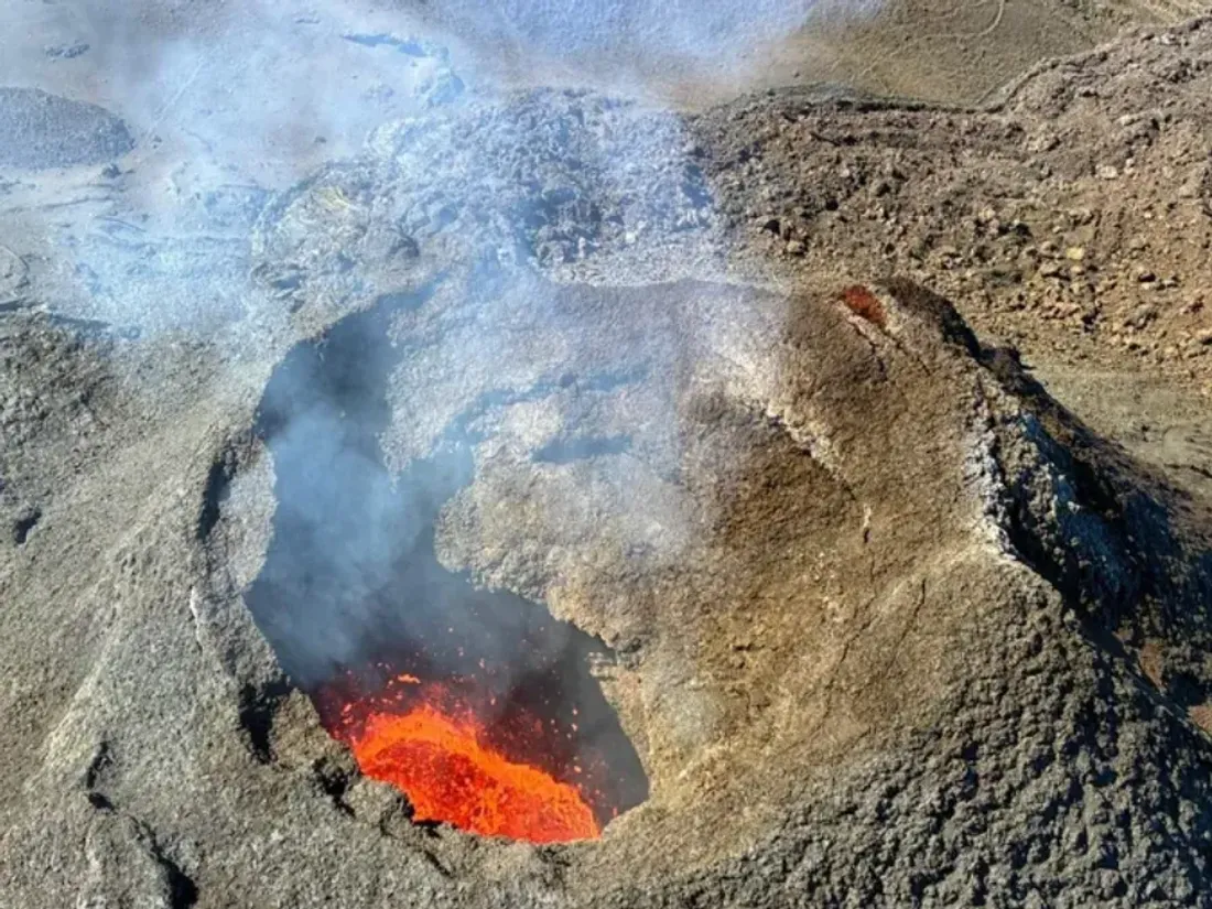 Piton de la Fournaise : l’éruption reprend après cinq jours de pause