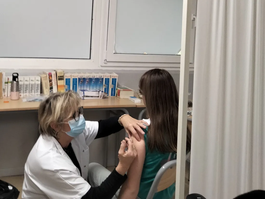 Le vaccin contre le papillomavirus reste sûr selon l’agence du...