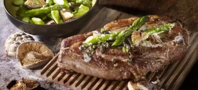 ENTRECÔTE PLANCHA AUX ASPERGES ET SHITAKE