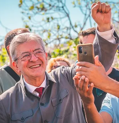 Présidentielle 2027 : Jean-Luc Mélenchon officialise sa candidature