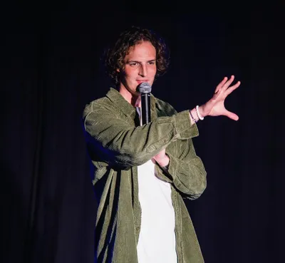 Paul de Saint-Sernin sur la scène de Mougins 