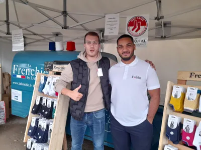 Maxime et Samy habillent les pieds 