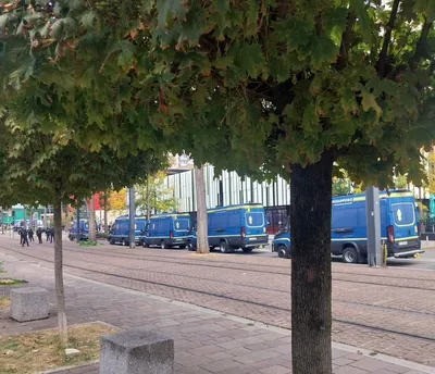 Élèves confinés, voitures brûlées, trams à l'arrêt : la mobilisation lycéenne prend de l'ampleur 