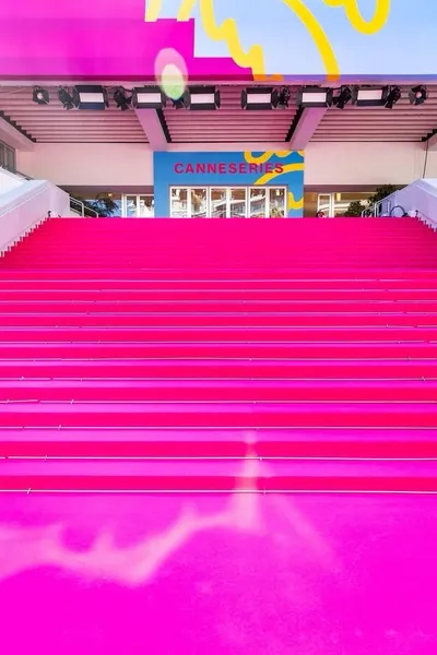 CANNESERIES : clap de fin et tournage de “The White Lotus” sur la Côte d’Azur