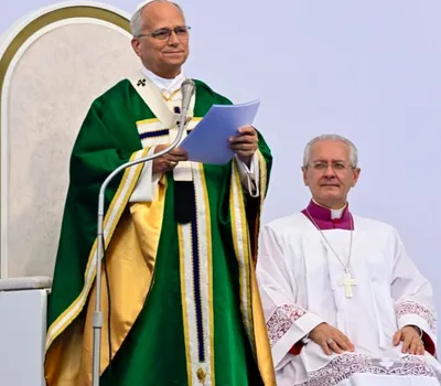 LE PAPE ACHÈVE SA VISITE EN FRANCE À METZ