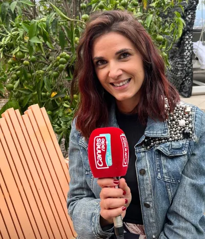 Johanna Arnaud, la slameuse qui fait vibrer les mots à Mougins