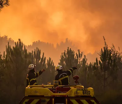 Incendie dans les Landes : 1 600 hectares parcourus et 650 personnes évacuées