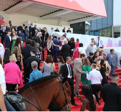 De nombreux Cannois découvrent la Palme d’Or « Fjord » au Palais des Festivals