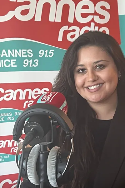 Julie la Brune dévoile son nouveau single