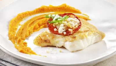 Pavé de merlu et son crumble amande parmesan