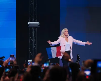 À Orléans, Marine Le Pen lance sa campagne présidentielle devant 8 500 militants