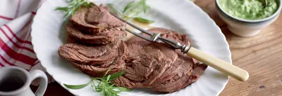 Bœuf à la viennoise et sa sauce aux herbes