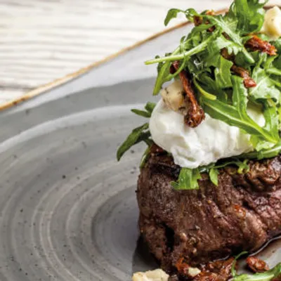 Pavé de bœuf et sa sauce au fromage de chèvre