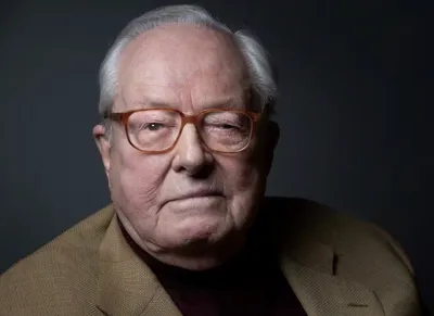 Le Pen placé sous “protection juridique”