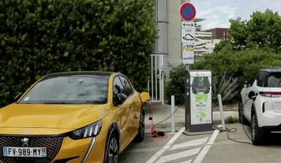 Une association alerte sur la difficulté à réparer les voitures électriques