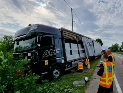 Un conducteur de poids lourd a perdu le contrôle de son véhicule en raison d'un malaise