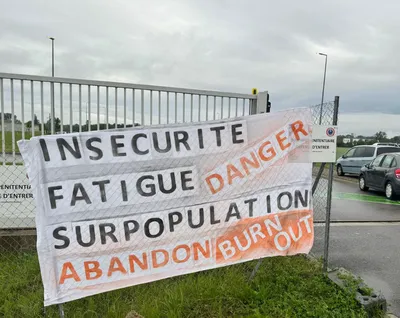 Environ une centaine d'agents ont bloqué le centre pénitentiaire