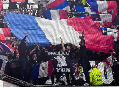L'influence de l'extrême droite se propage dans les tribunes des supporters de football
