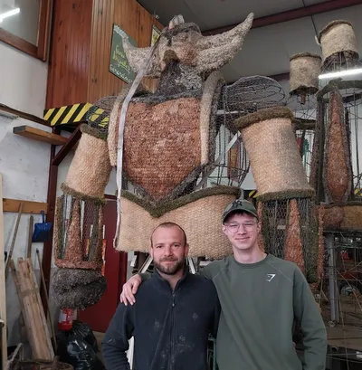 Théo et son aide à la réalisation du char Goldorak