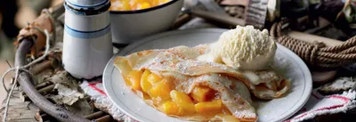 Crêpe à l'abricot et sa boule de glace vanille