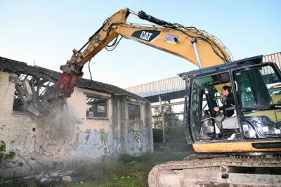 15/11/22 : Démolition de l’ancienne friche industrielle Ansaldobreda à Cannes-La Bocca