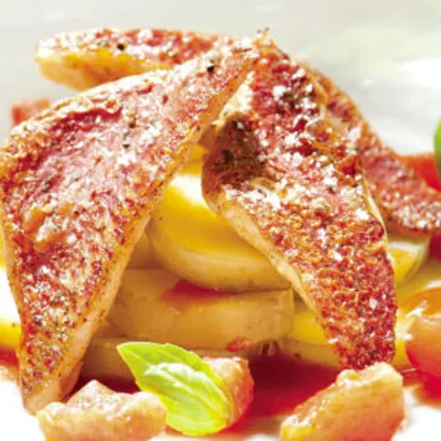 Filets de rouget, tomates et pommes de terre