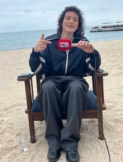 CANNESERIES : Roman Doduik présente sa série “P* de soirée”