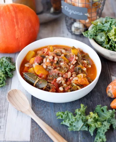 Mijoté de haricots blancs, potiron, carottes et lard