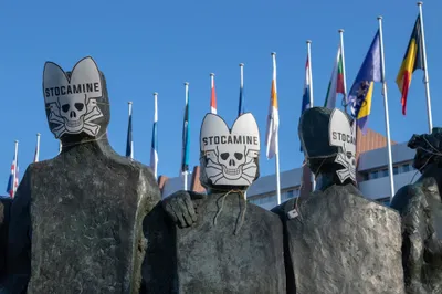 Extinction Rebellion statues stocamine mars 2022