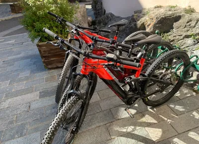 GAGNEZ DES LOCATIONS DE VTT ELECTRIQUES A ROUBION 