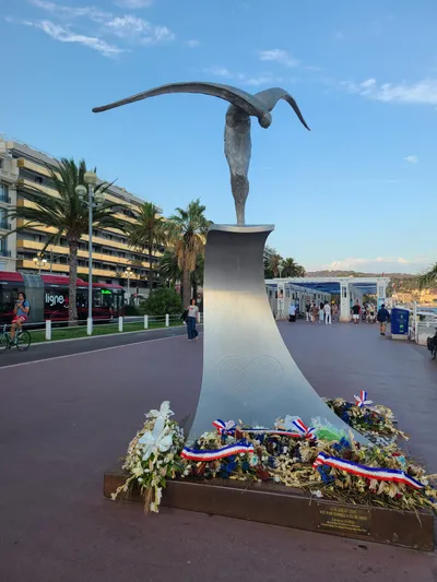Hommage aux victimes de l’attentat de Nice