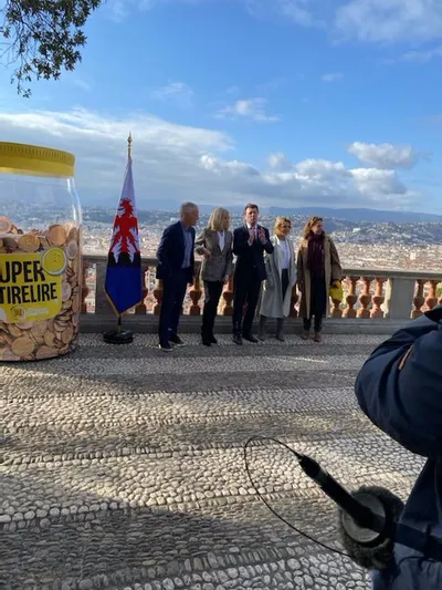 BRIGITTE MACRON ET DIDIER DESCHAMP A NICE POUR L'OPERATION PIECES JAUNES