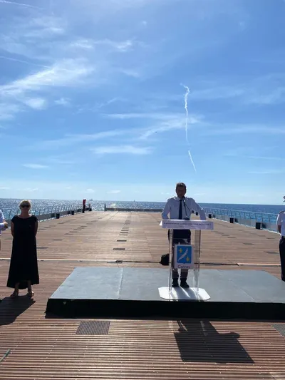 CANNES :  le vieux ponton de la Darse devient la jetée Guillaume Apollinaire