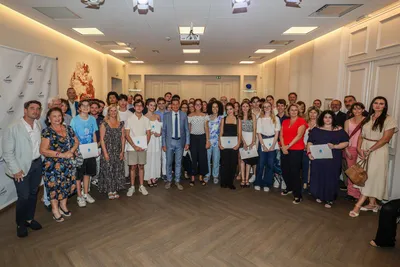 Cannes : des jeunes cannois reçoivent une bourse de la Ville pour les accompagner dans leurs études