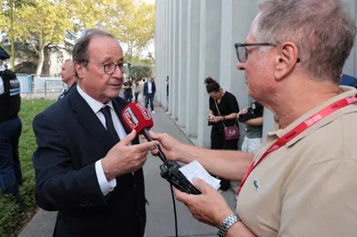 François Hollande réagit à la mobilisation lycéenne au Festival du livre de Mouans-Sartoux